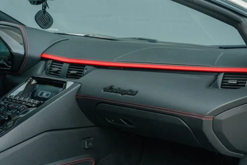 Used 2017 Lamborghini Aventador S image 49