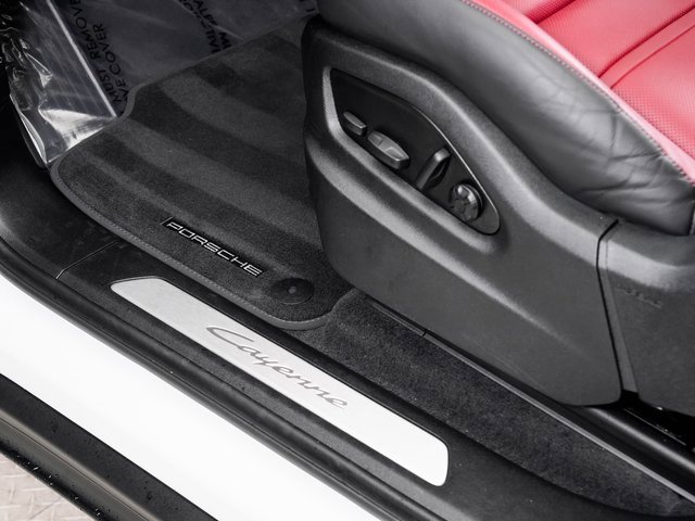 Used 2025 Porsche Cayenne image 12