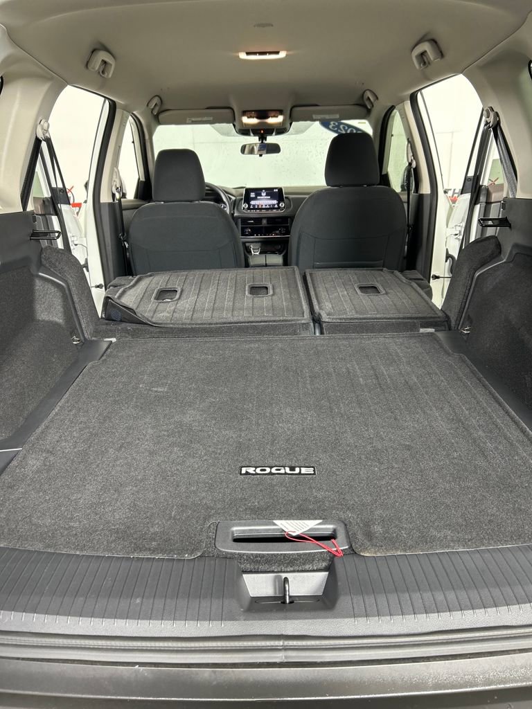 Used 2023 Nissan Rogue SV image 29