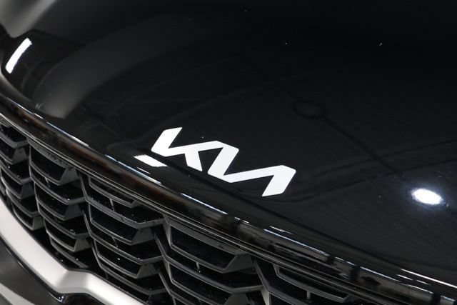 Used 2025 Kia Sorento LX FWD image 12