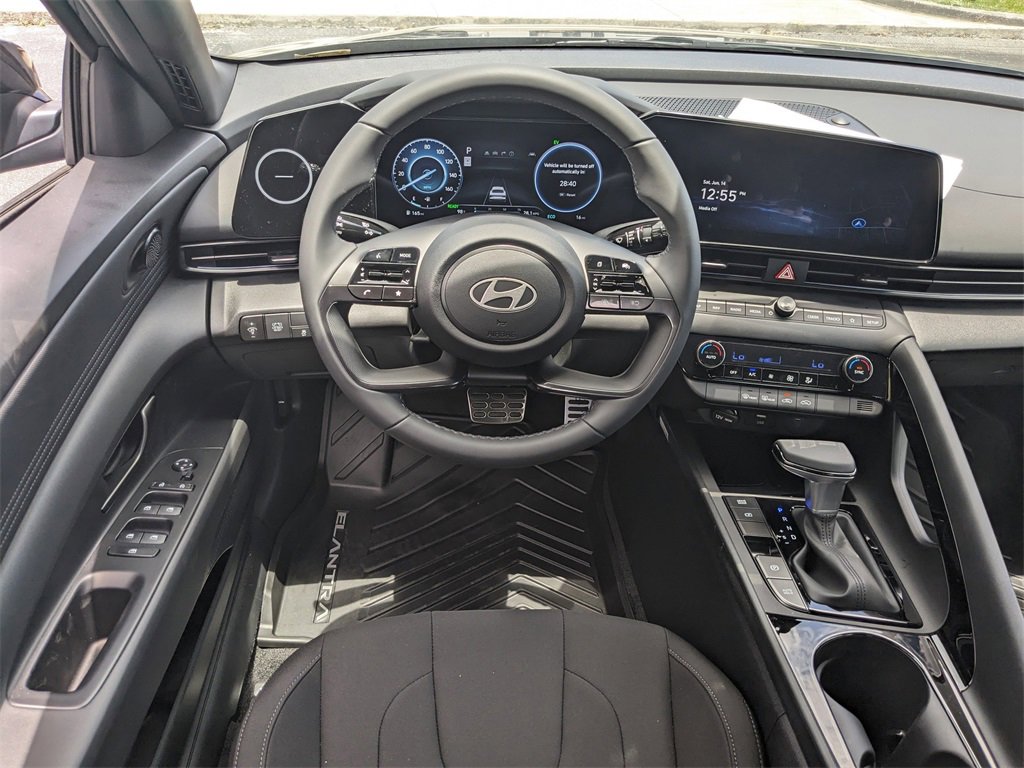 New 2025 Hyundai Elantra SEL image 15