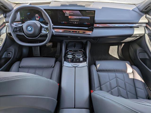 Used 2025 BMW i5 eDrive40i w/ Premium Package RWD image 19