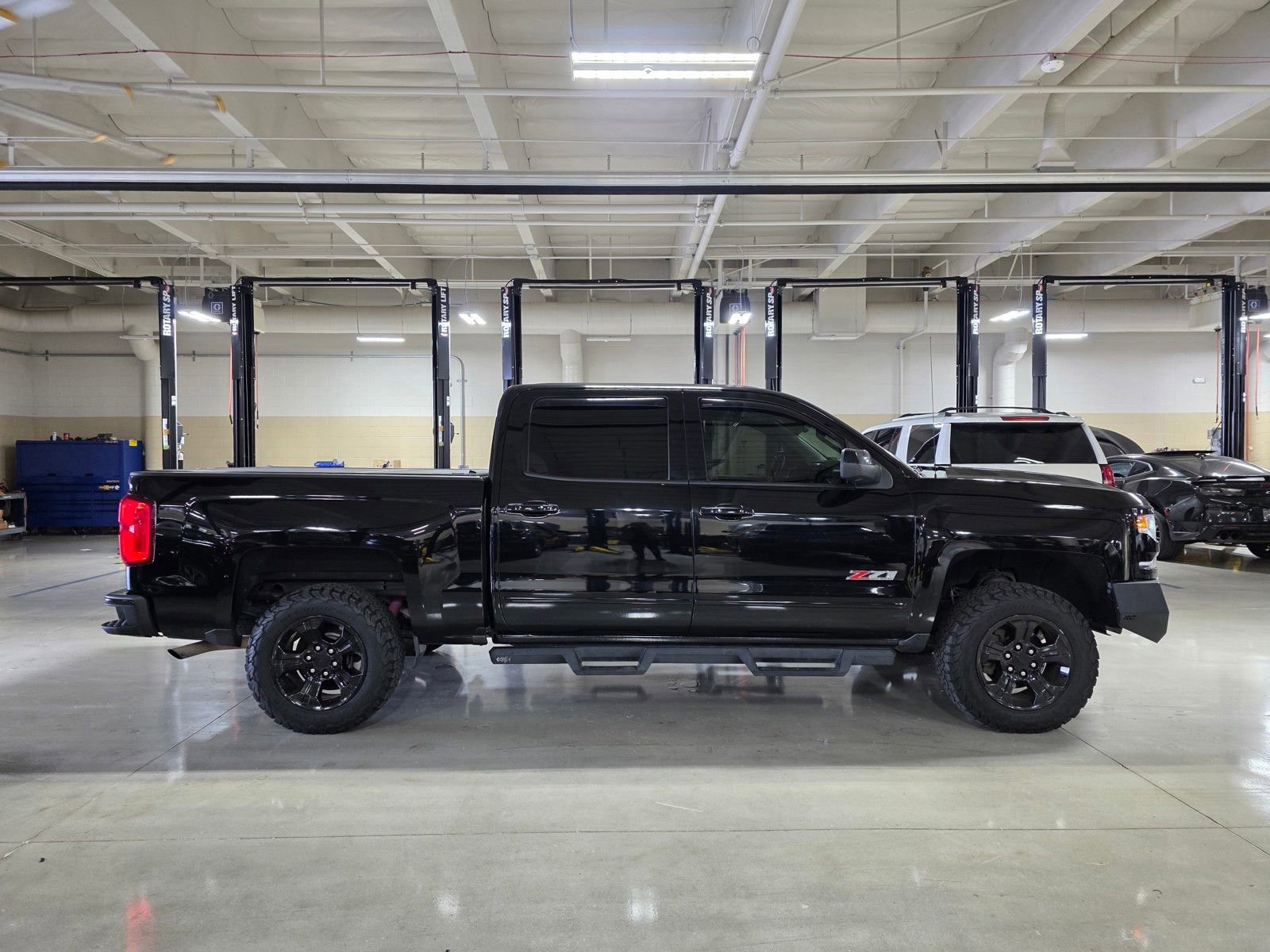 Used 2017 Chevrolet Silverado 1500 LTZ Z71 w/ Midnight Edition image 8