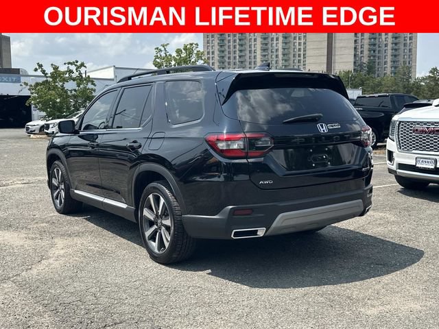 Used 2025 Honda Pilot Touring image 4