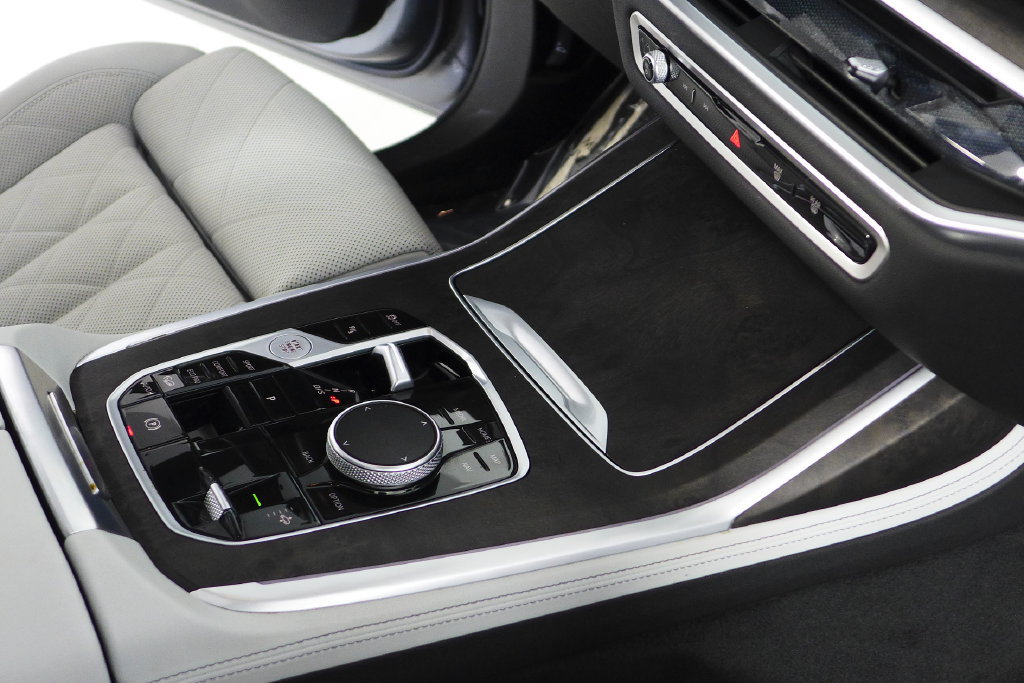 Used 2023 BMW X7 xDrive40i w/ M Sport Package AWD/4WD image 15
