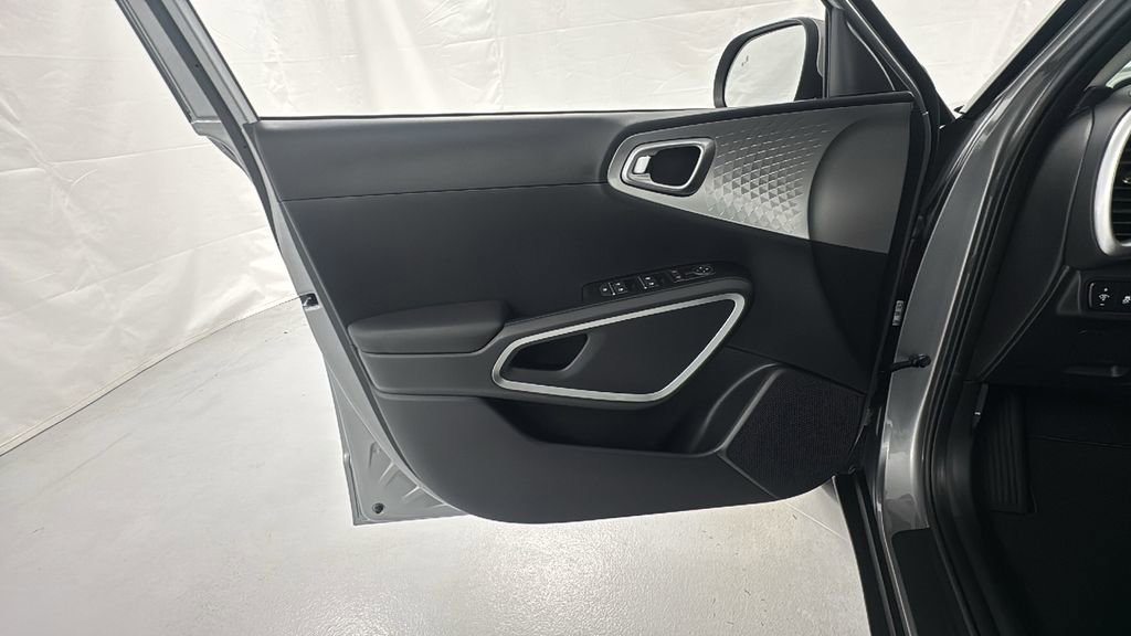 New 2025 Kia Soul LX image 18