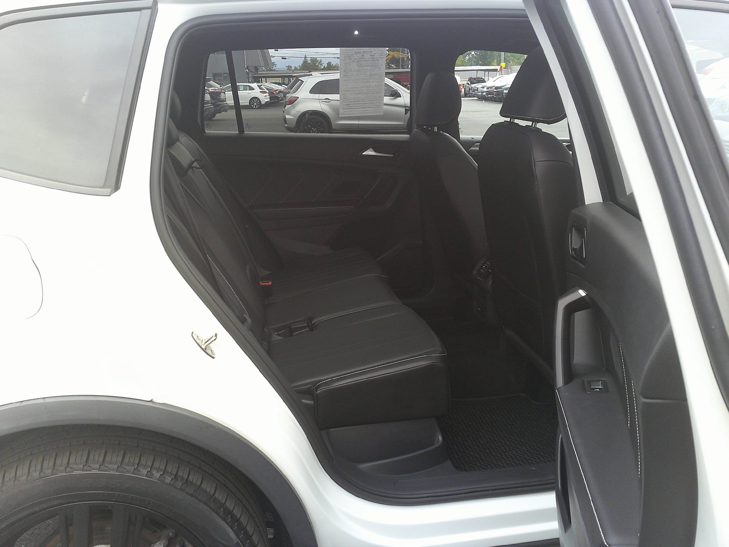 Used 2022 Volkswagen Tiguan SE R-Line AWD/4WD image 24