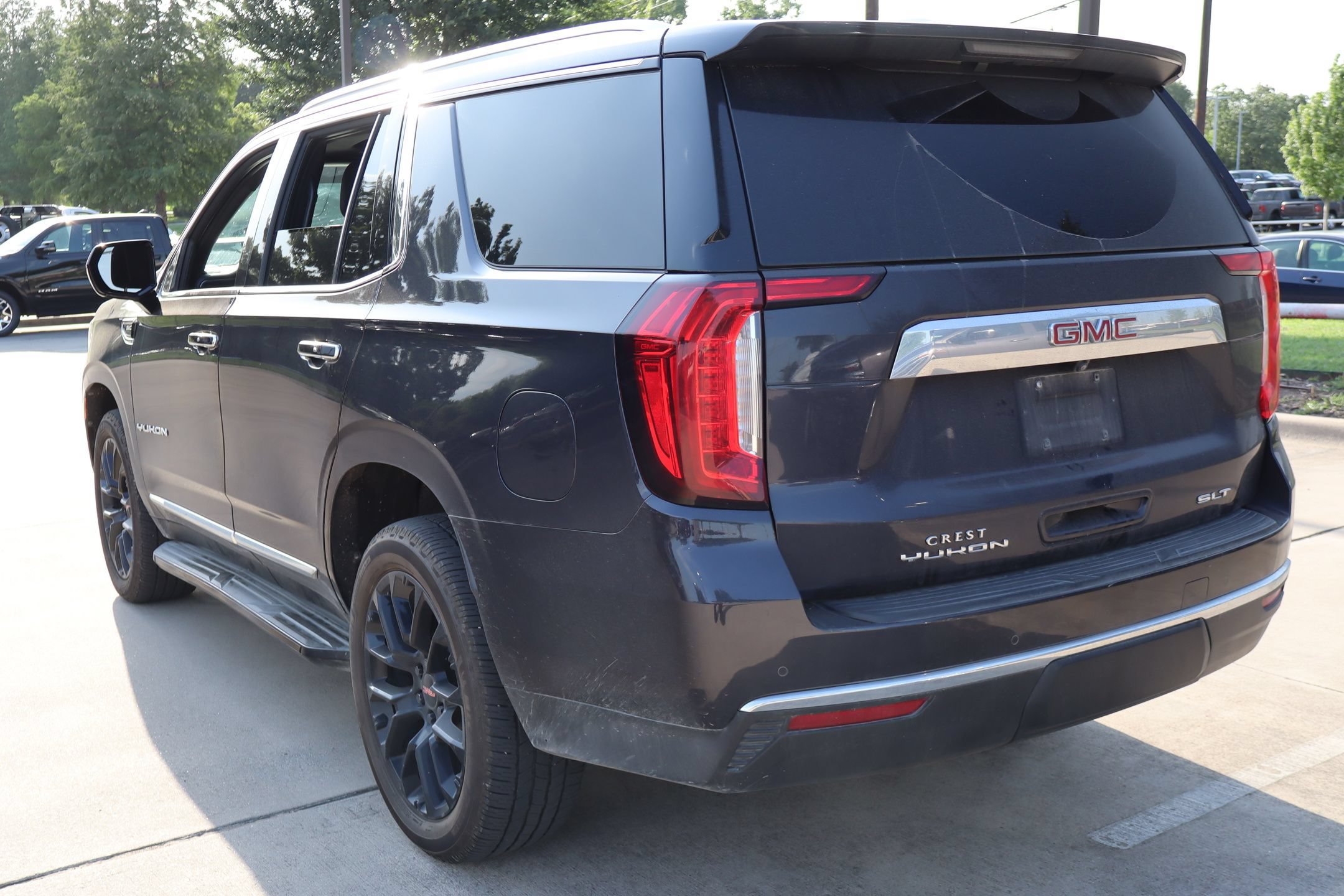 Used 2023 GMC Yukon SLT AWD/4WD image 6