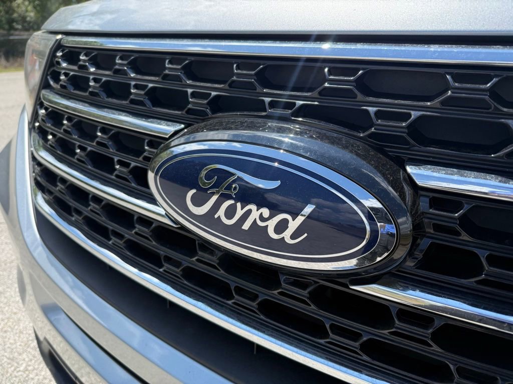 Used 2020 Ford Explorer XLT w/ Equipment Group 202A image 6