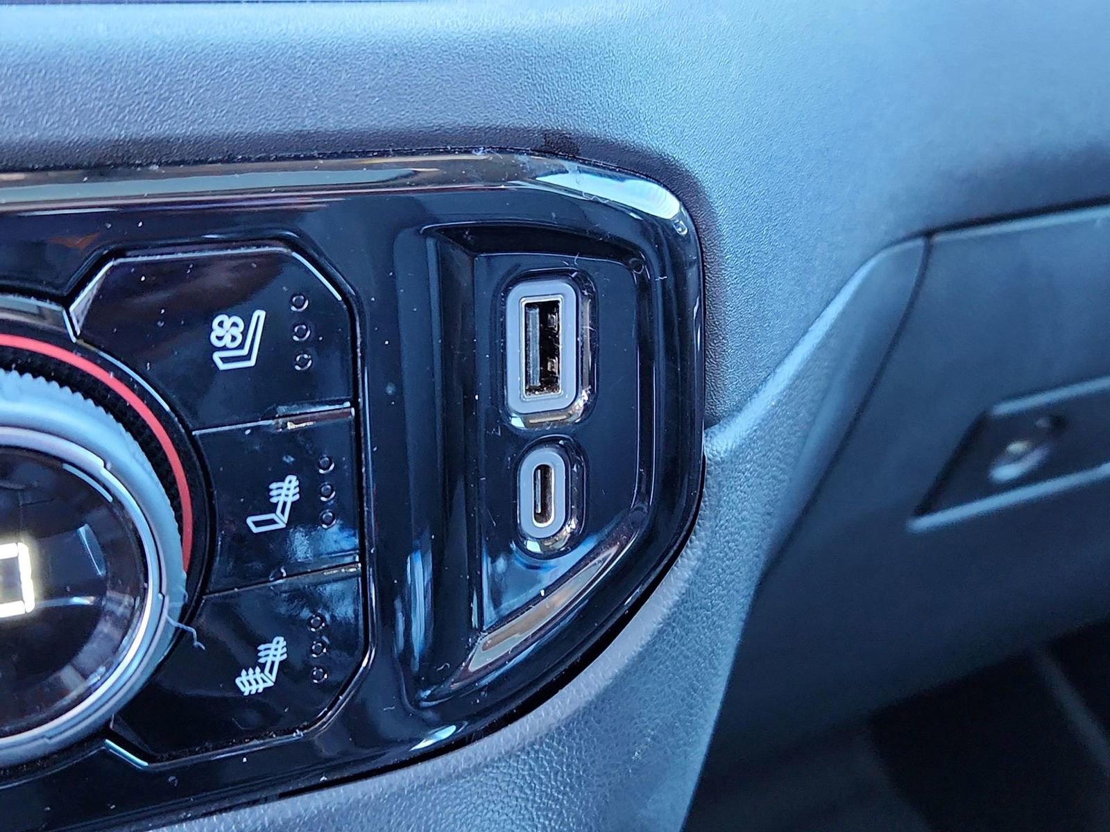 Used 2022 Chevrolet Silverado 1500 LTZ image 24