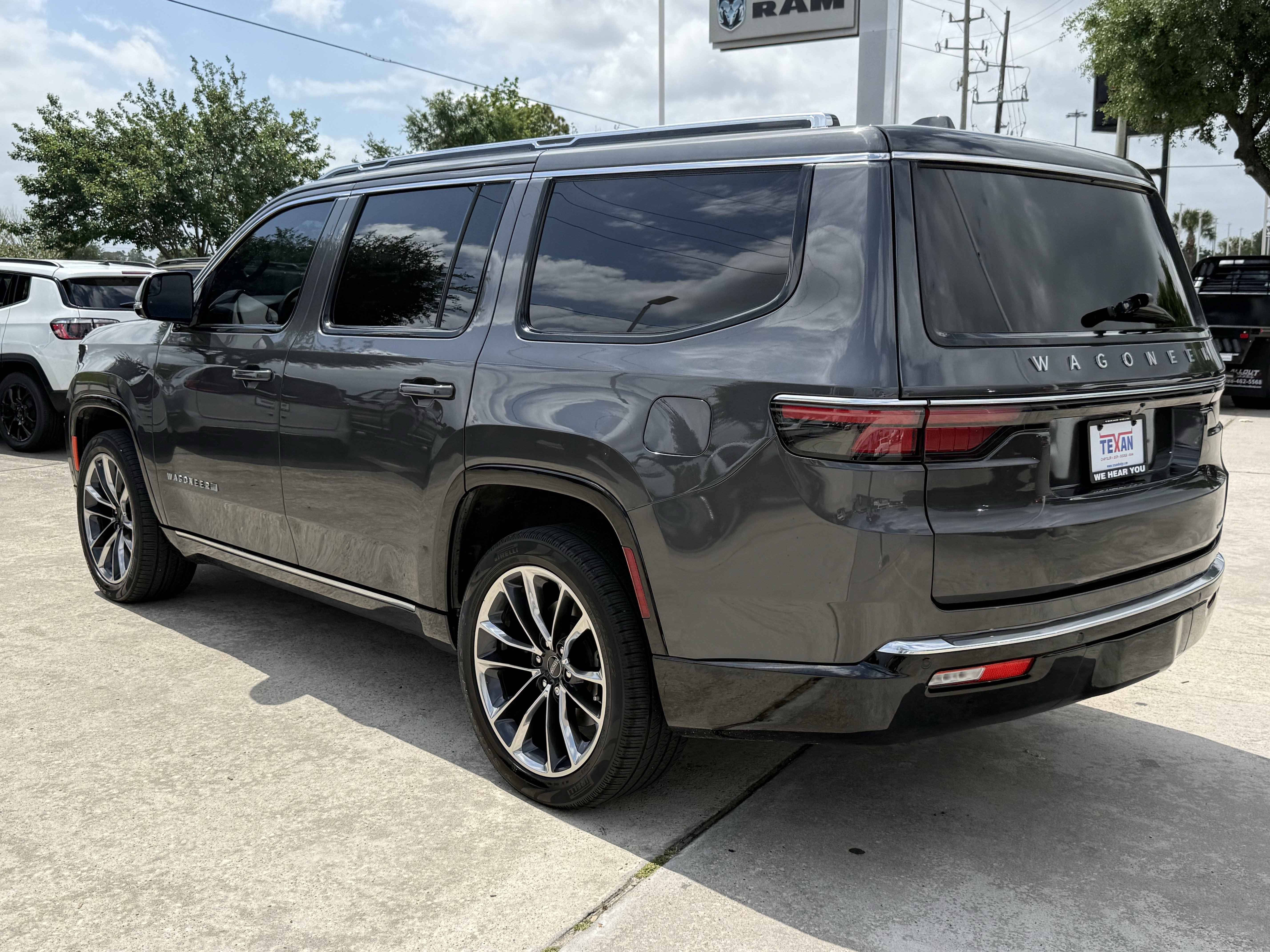 Used 2022 Jeep Wagoneer Series III w/ Premium Group I RWD image 7