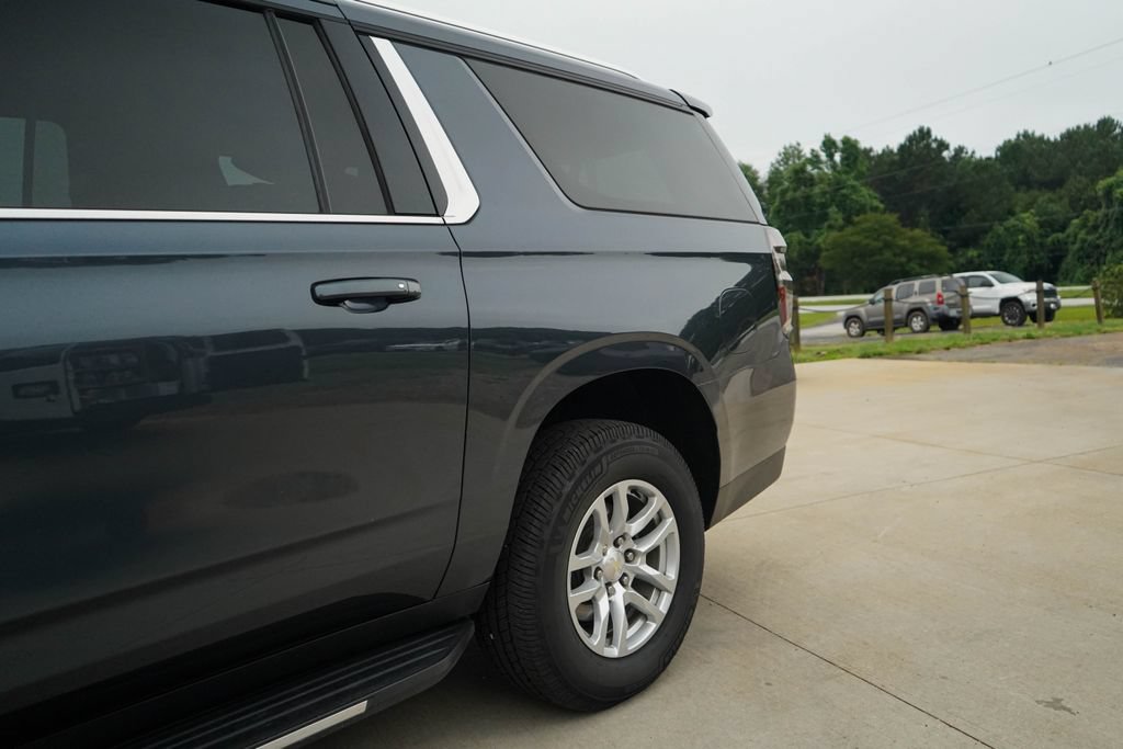 Used 2021 Chevrolet Suburban LT RWD image 21