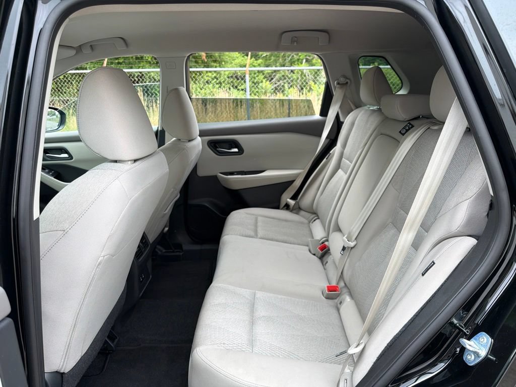 Used 2025 Nissan Rogue SV AWD/4WD image 18