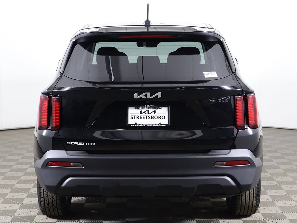 Used 2023 Kia Sorento LX image 12