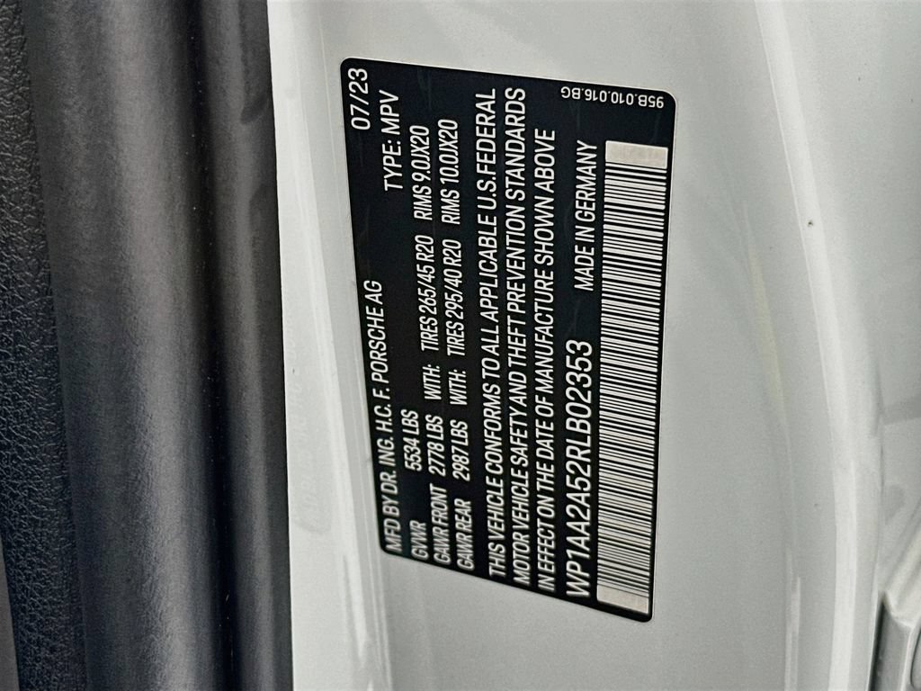Certified 2024 Porsche Macan Turbo AWD/4WD image 34