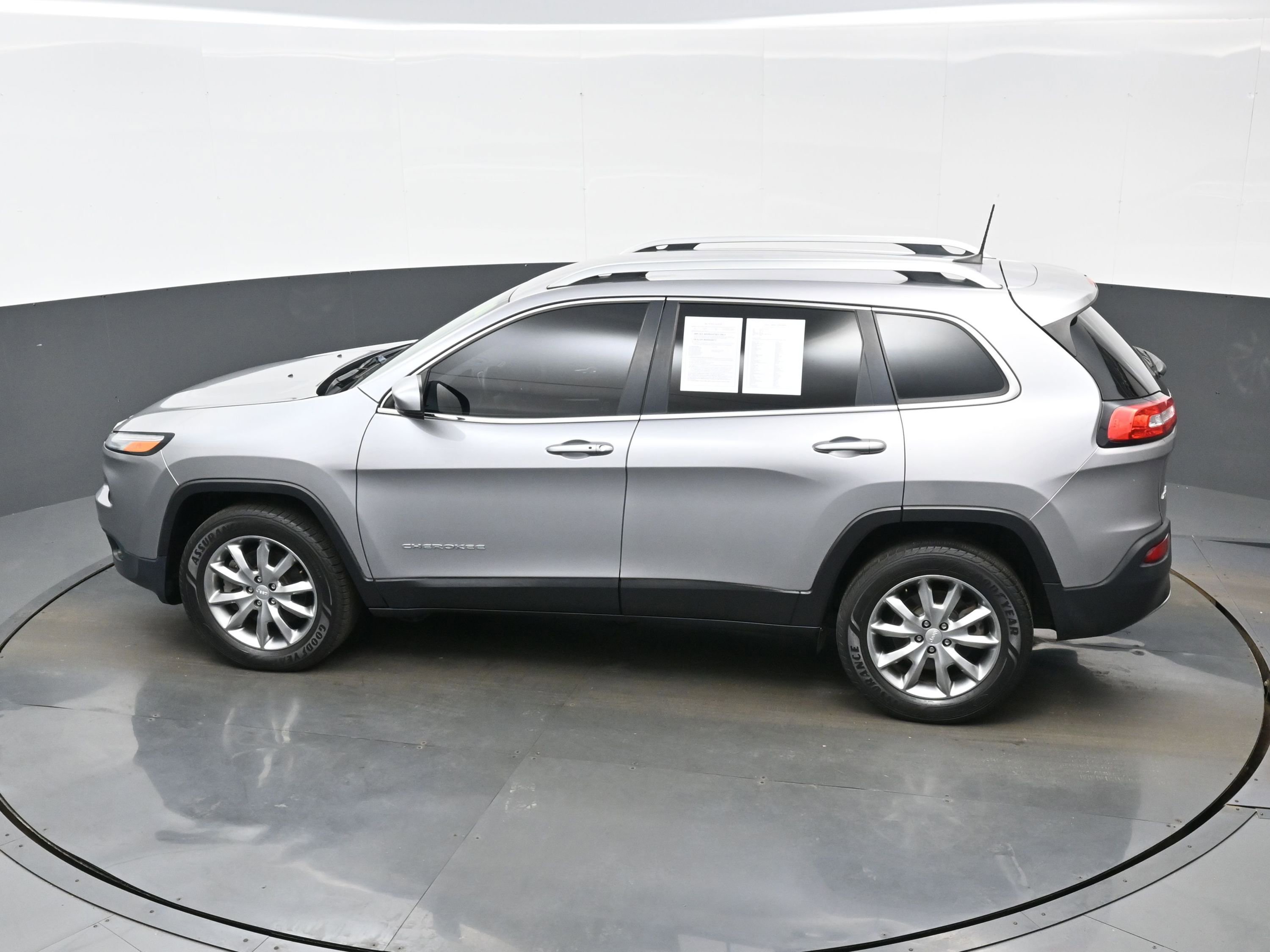 Used 2017 Jeep Cherokee Limited AWD/4WD image 32