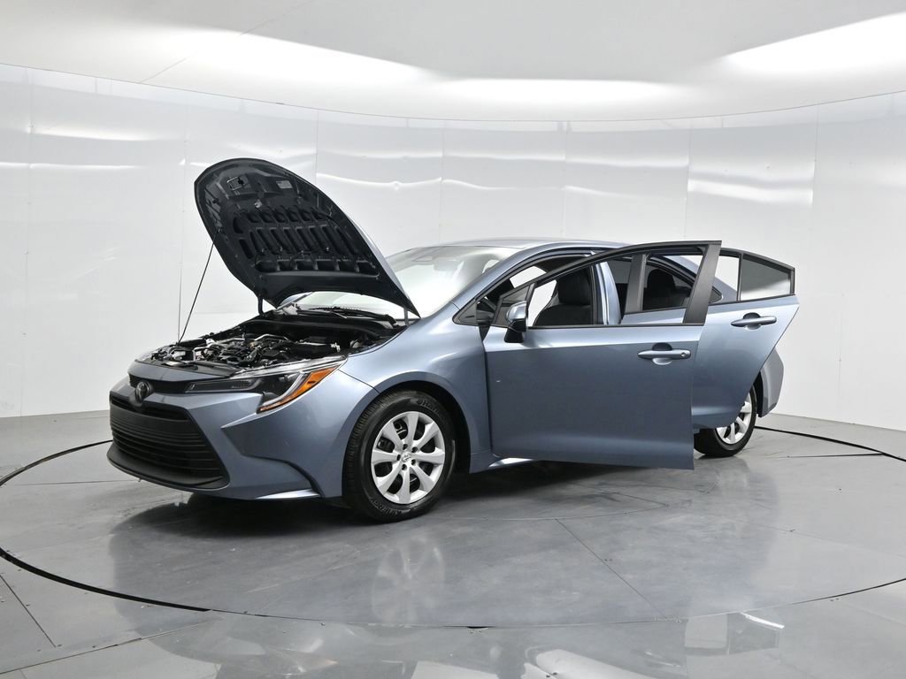 Used 2025 Toyota Corolla LE image 40
