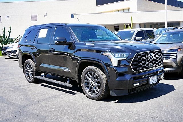 Used 2023 Toyota Sequoia Platinum AWD/4WD image 2