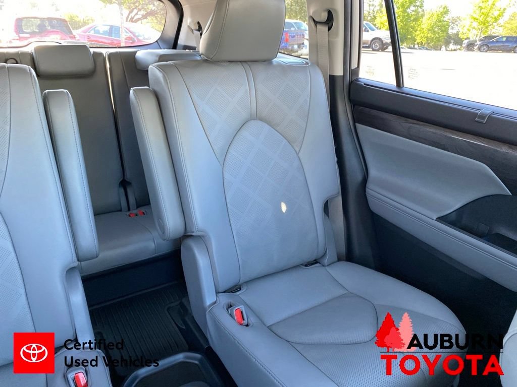 Certified 2021 Toyota Highlander Platinum AWD/4WD image 29