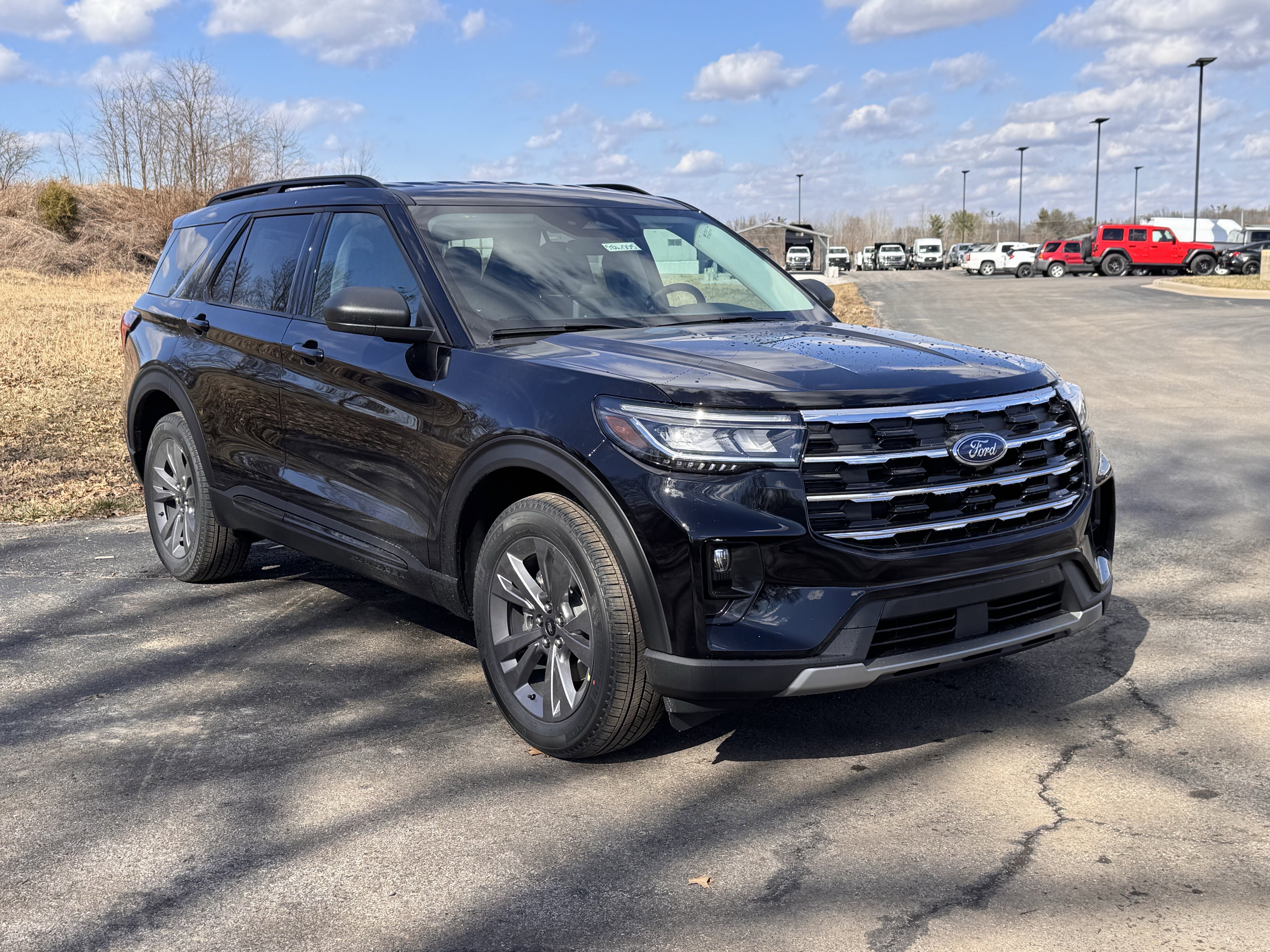 New 2026 Ford Explorer Active w/ Active Comfort Package image 2