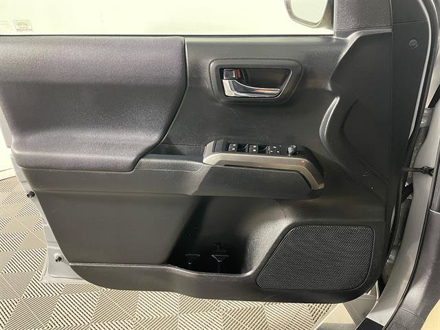 Used 2019 Toyota Tacoma TRD Sport w/ Technology Package AWD/4WD image 19