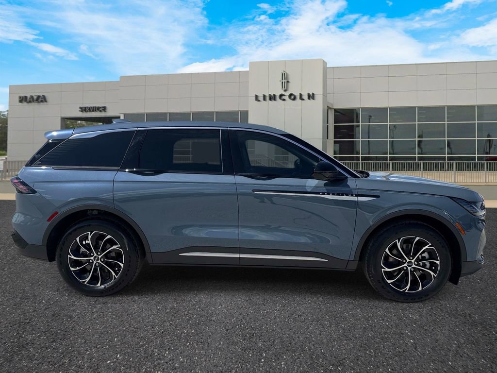 New 2026 Lincoln Nautilus Premier AWD/4WD image 2