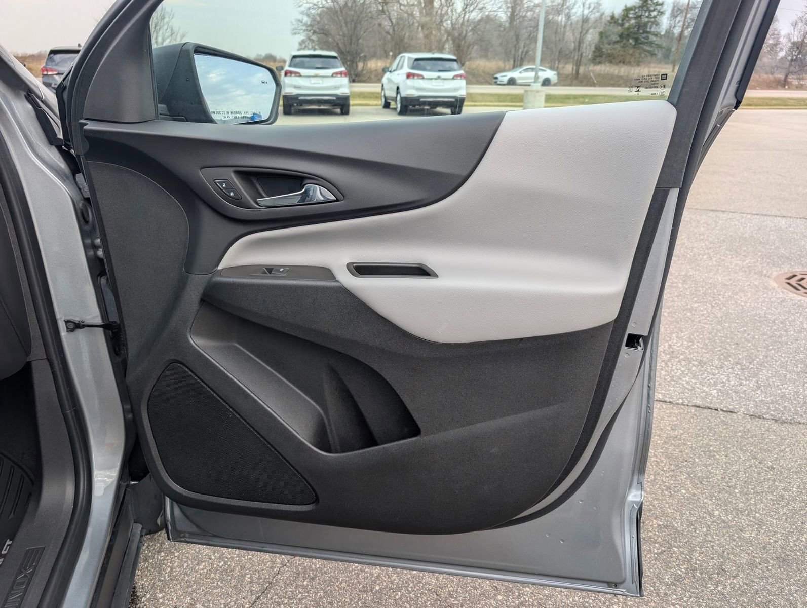 Used 2024 Chevrolet Equinox LS w/ LS Convenience Package image 28