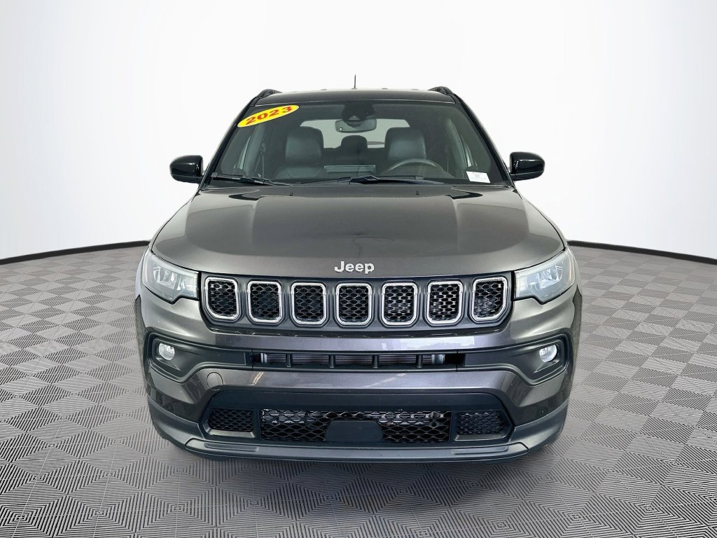 Used 2023 Jeep Compass Latitude AWD/4WD image 3