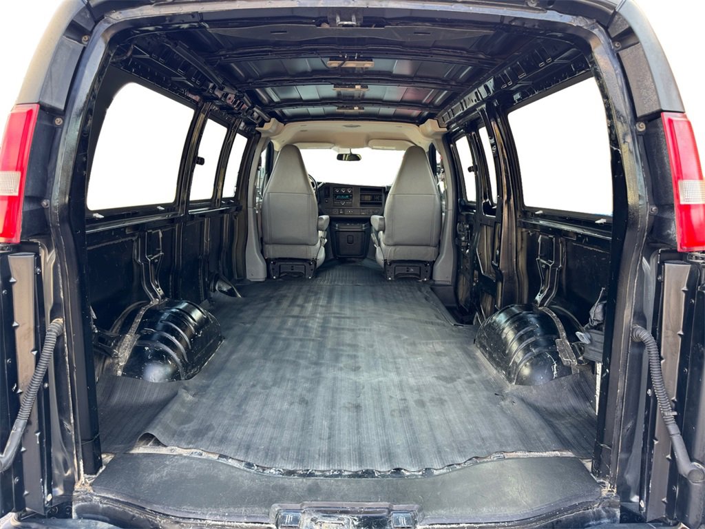 Used 2017 Chevrolet Express 2500 image 20