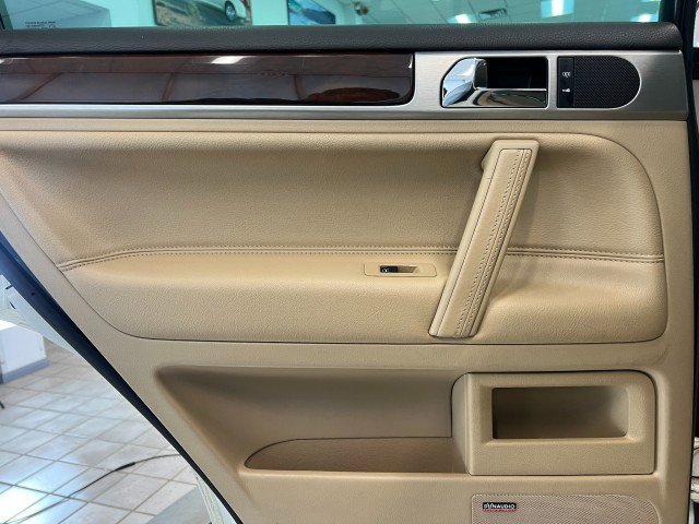 Used 2009 Volkswagen Touareg VR6 image 33