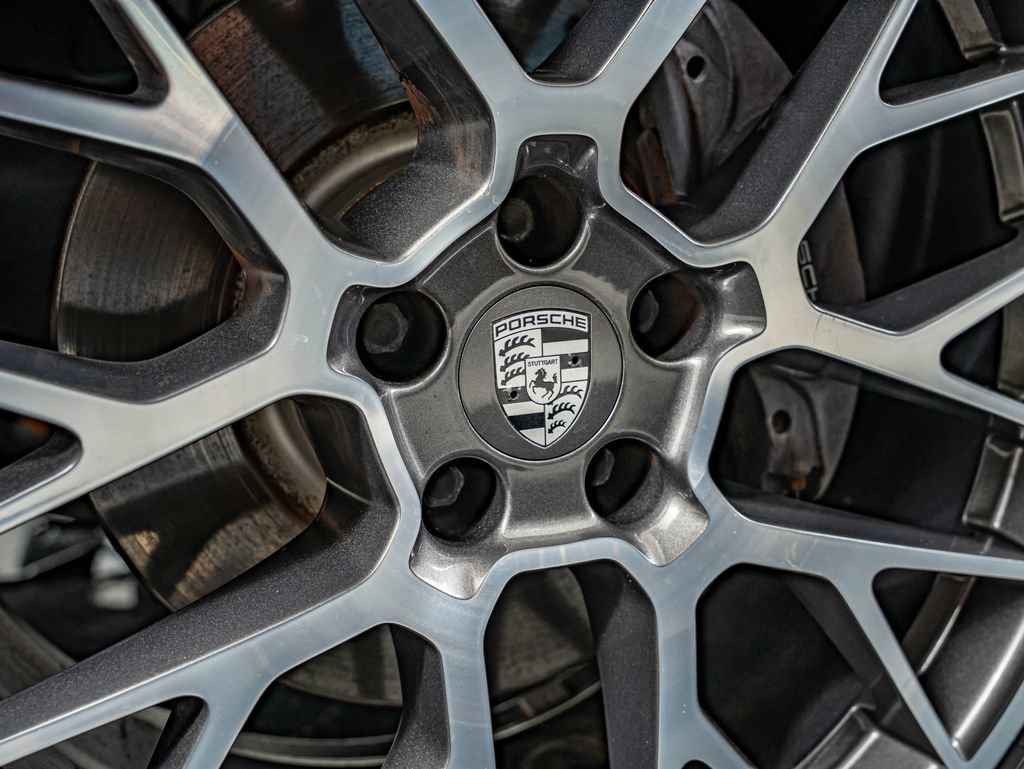 Used 2018 Porsche Macan AWD/4WD image 15
