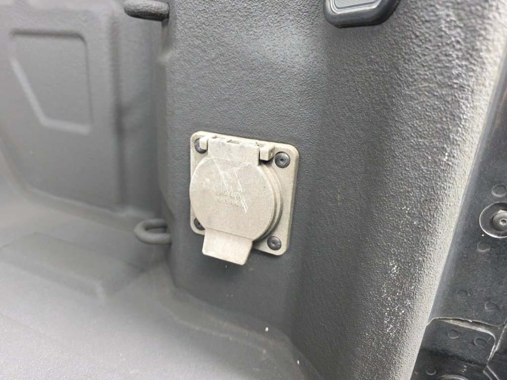 Used 2022 Chevrolet Silverado 1500 High Country w/ Technology Package image 39