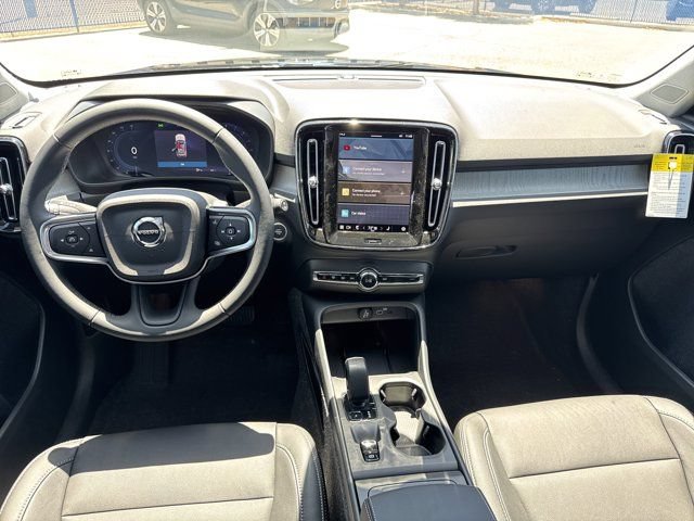 Certified 2025 Volvo XC40 B5 Core w/ Protection Package Premier AWD/4WD image 23
