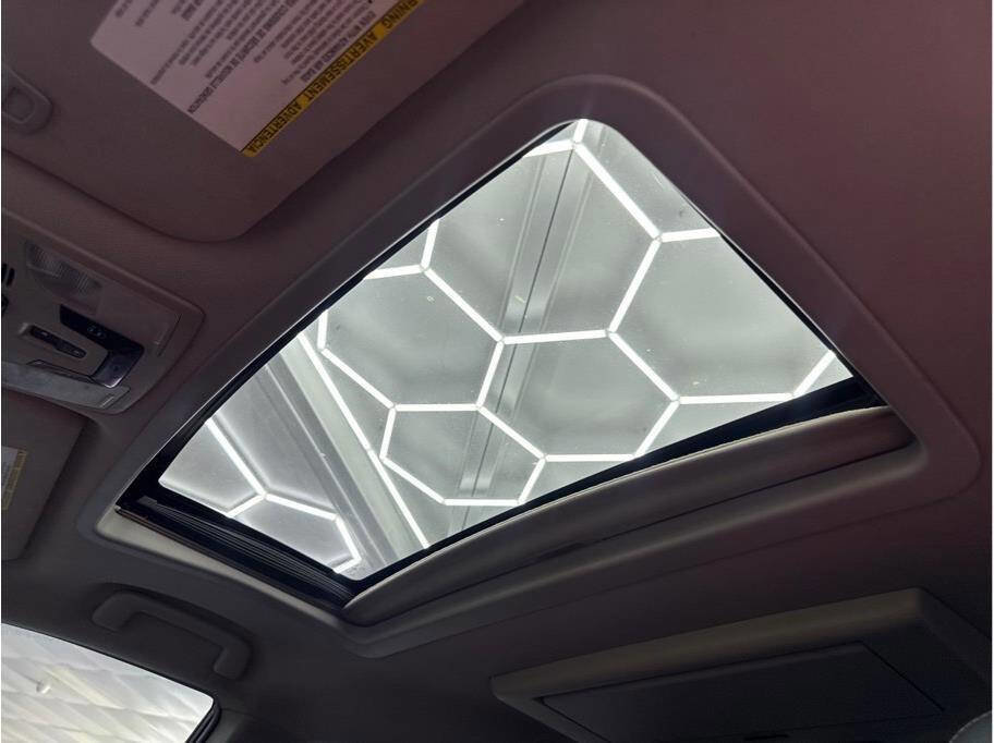 Used 2017 Toyota Sienna SE Premium image 15