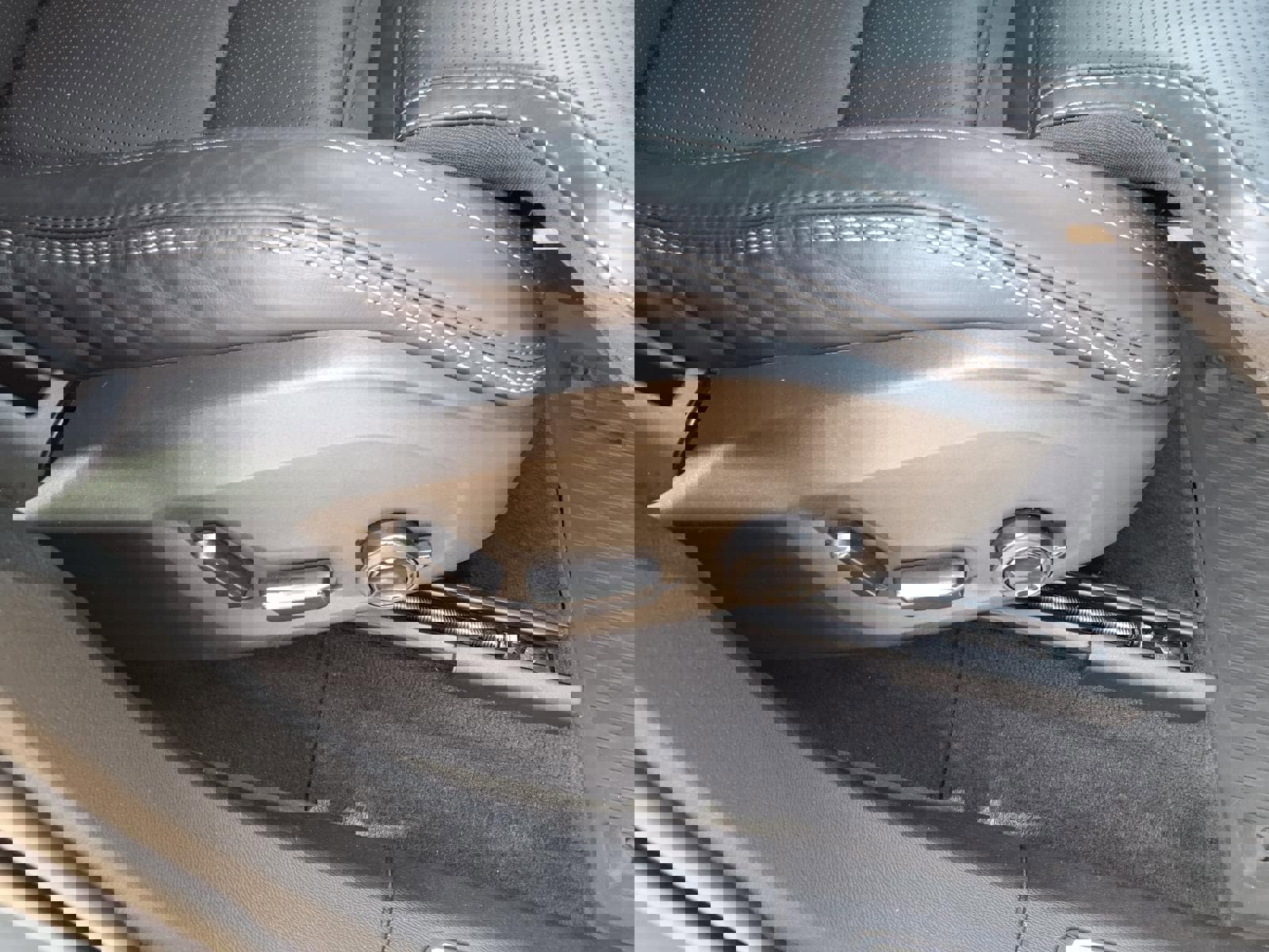 Certified 2023 Volvo XC60 B5 Ultimate w/ Climate Package image 12