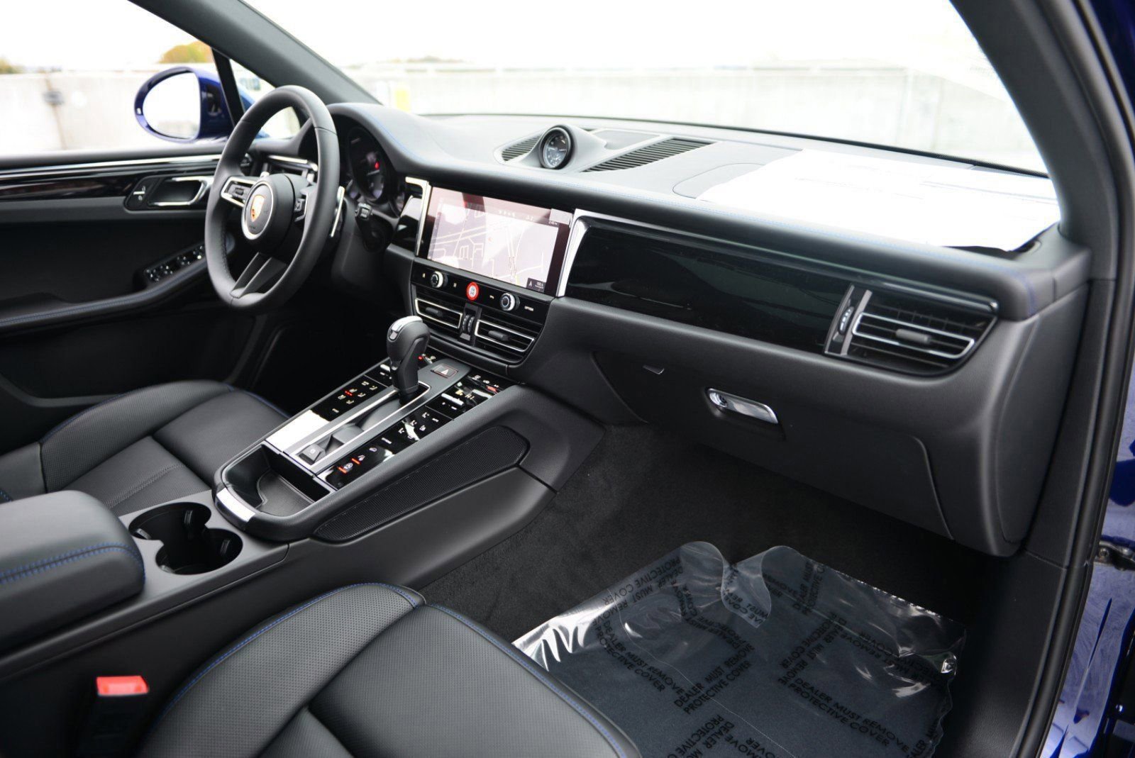 Used 2025 Porsche Macan image 24