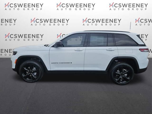 New 2025 Jeep Grand Cherokee Altitude image 2