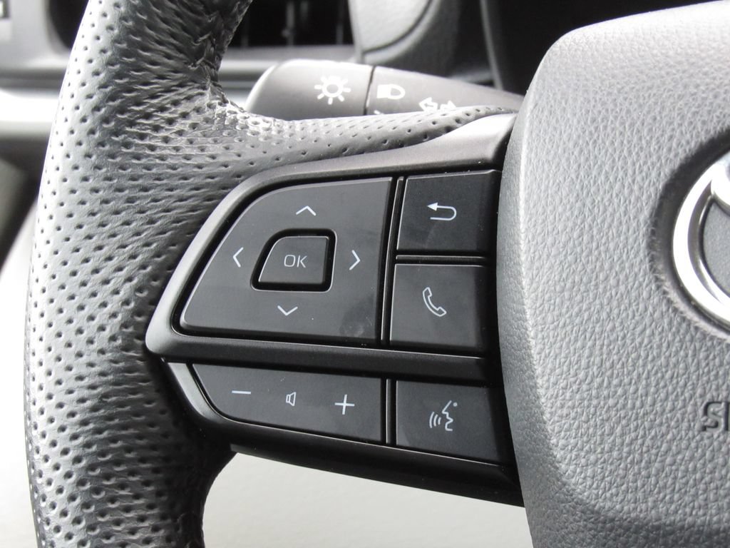 Used 2024 Toyota Sienna LE AWD/4WD image 26