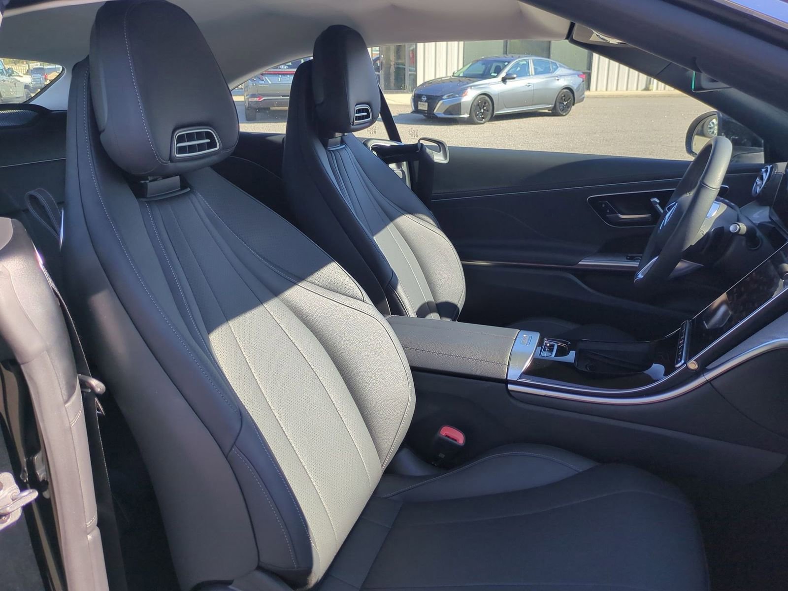 Used 2025 Mercedes-Benz CLE 300 4MATIC Cabriolet image 29