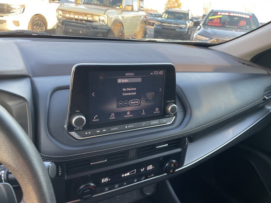 Used 2023 Nissan Rogue SV image 17