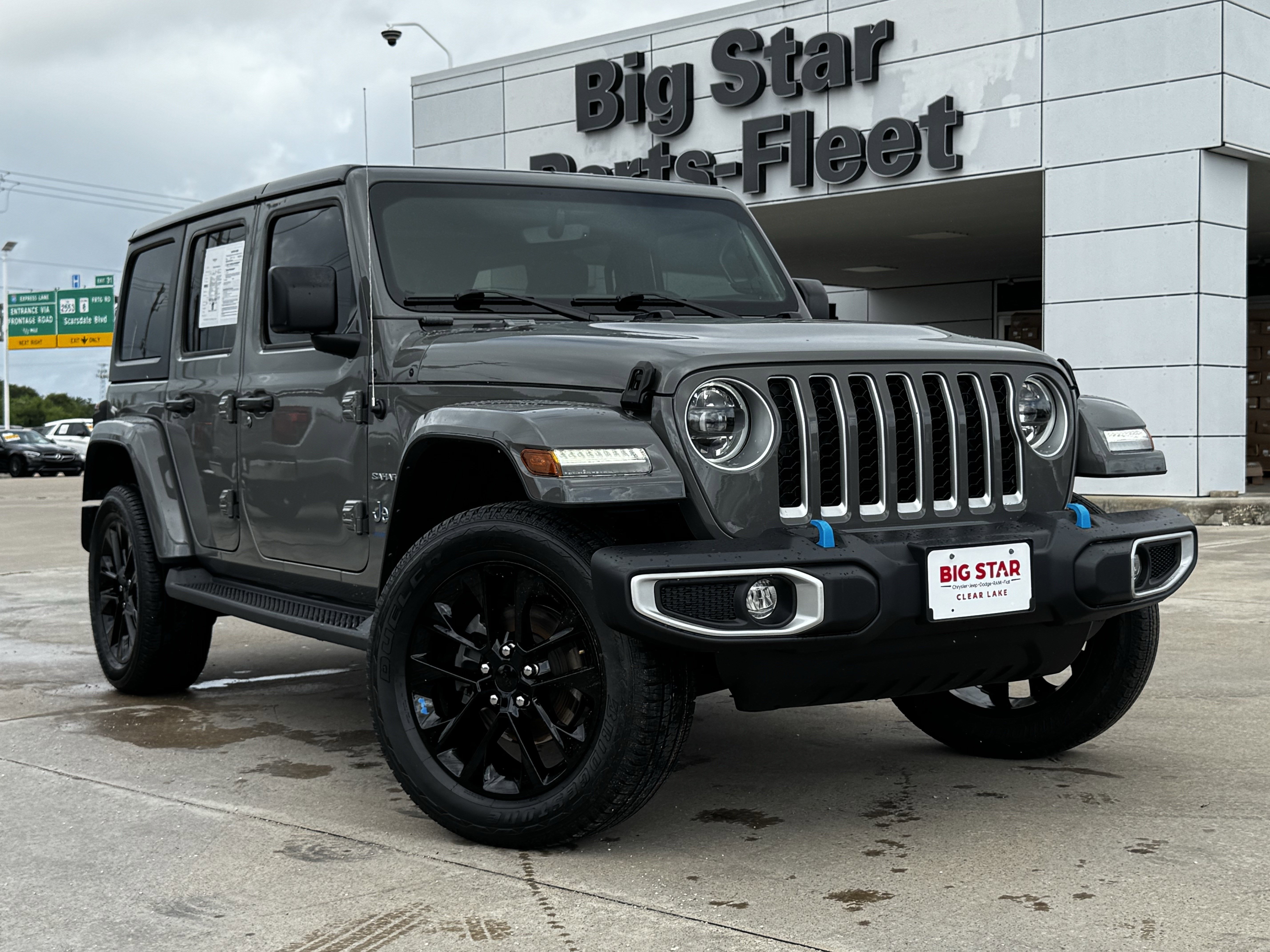 Used 2023 Jeep Wrangler Unlimited Sahara w/ Cold Weather Group AWD/4WD image 2
