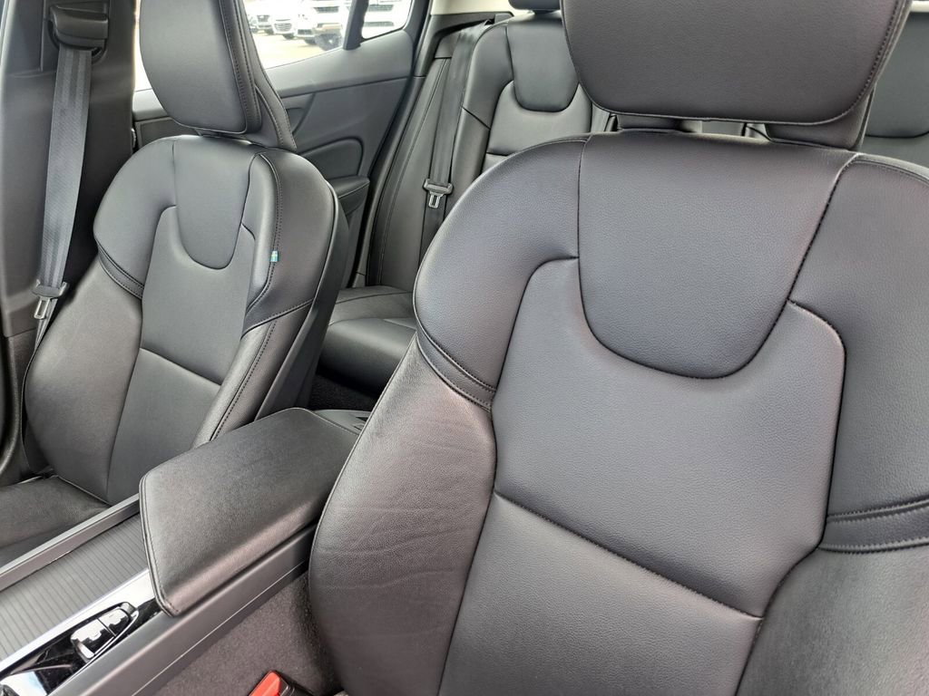 Used 2024 Volvo S60 B5 Core image 19