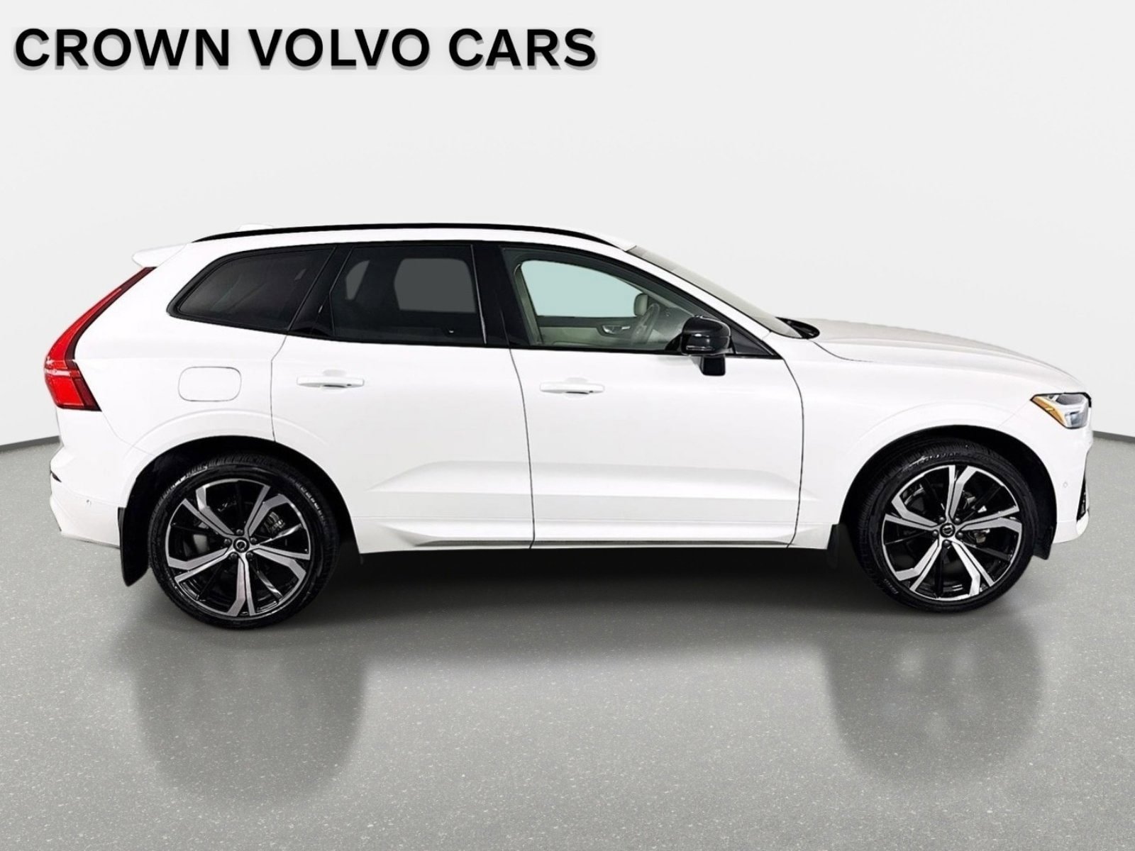 Used 2024 Volvo XC60 B5 Ultimate w/ Climate Package AWD/4WD image 4