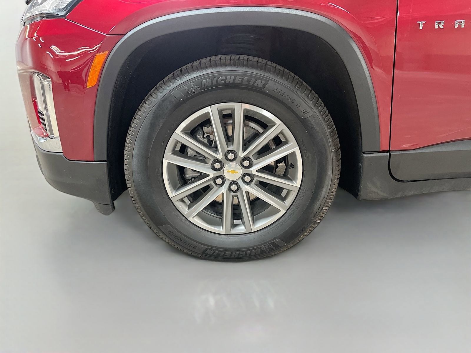 Used 2023 Chevrolet Traverse LT w/ Rear Camera Mirror Package image 31