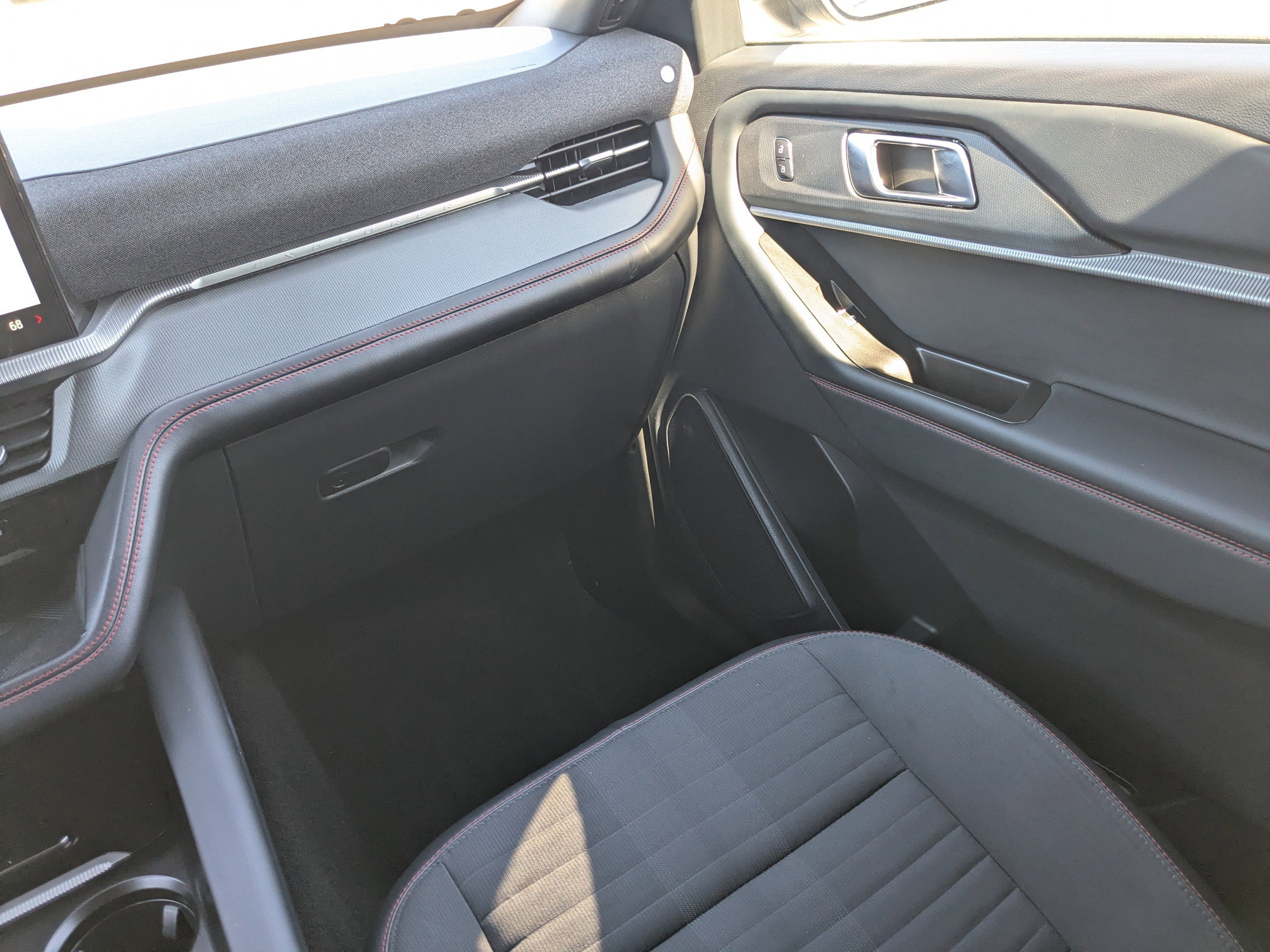 Used 2025 Ford Explorer ST-Line w/ ST-Line Street Pack image 21