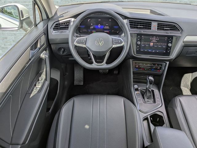 Certified 2023 Volkswagen Tiguan SE w/ Panoramic Sunroof Package FWD image 17