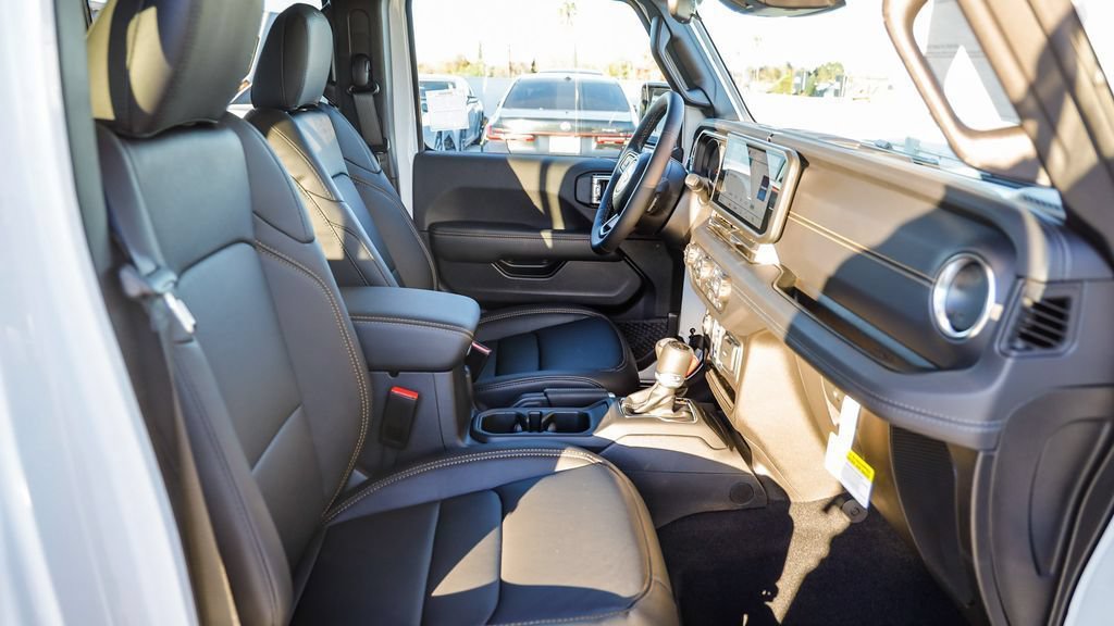 New 2026 Jeep Gladiator Sport AWD/4WD image 18