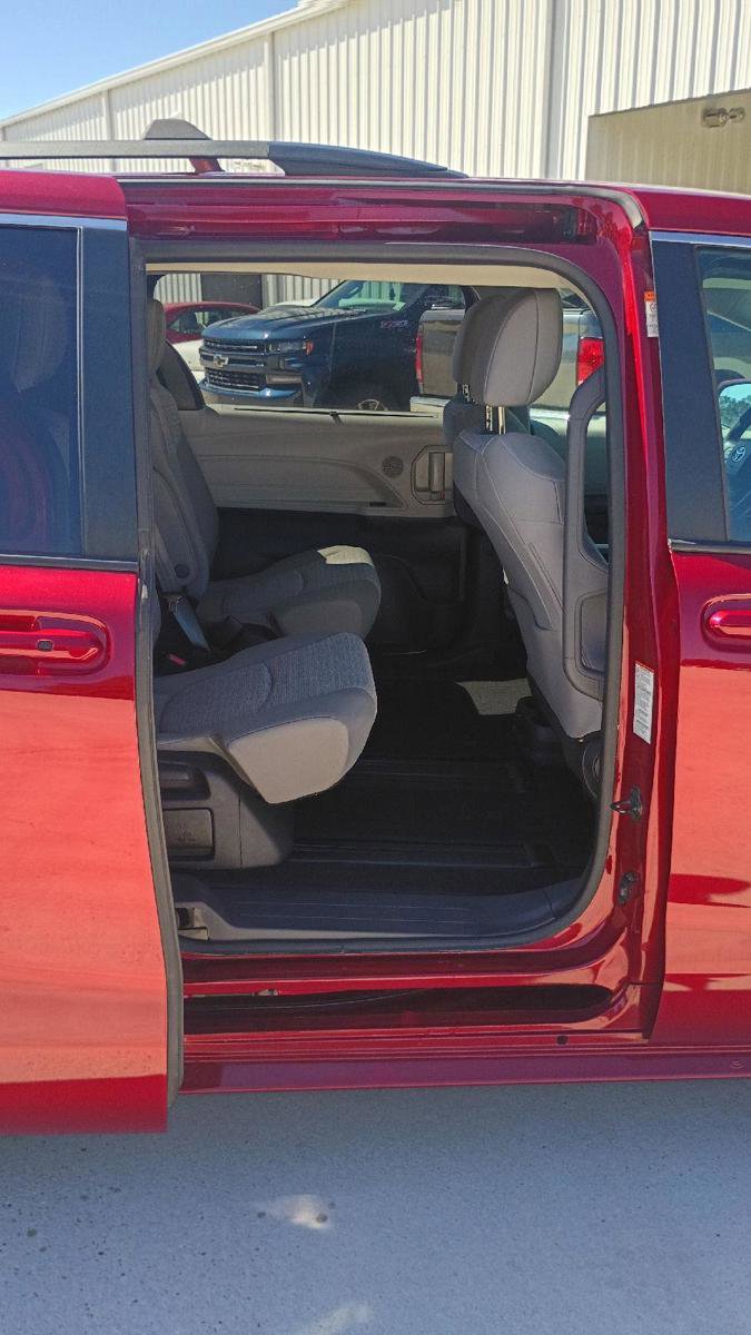 Used 2023 Toyota Sienna LE image 20