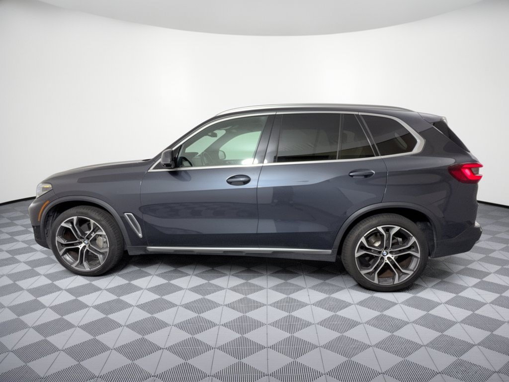 Used 2022 BMW X5 sDrive40i w/ Parking Assistance Package RWD image 2