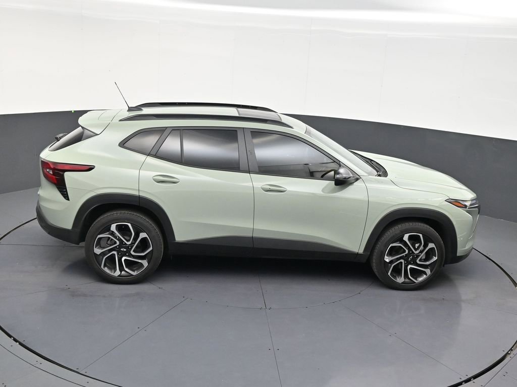 Used 2024 Chevrolet Trax RS w/ Sunroof Package FWD image 17
